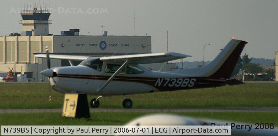 N739BS, 1979 Cessna R182 Skylane RG C/N R18200983, Taxiing in on a hot afternoon