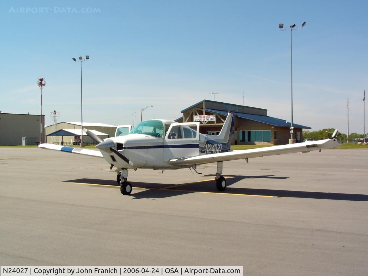 N24027, 1977 Beech C23 Sundowner 180 C/N M-1929, FBO Mt Pleasant Tx