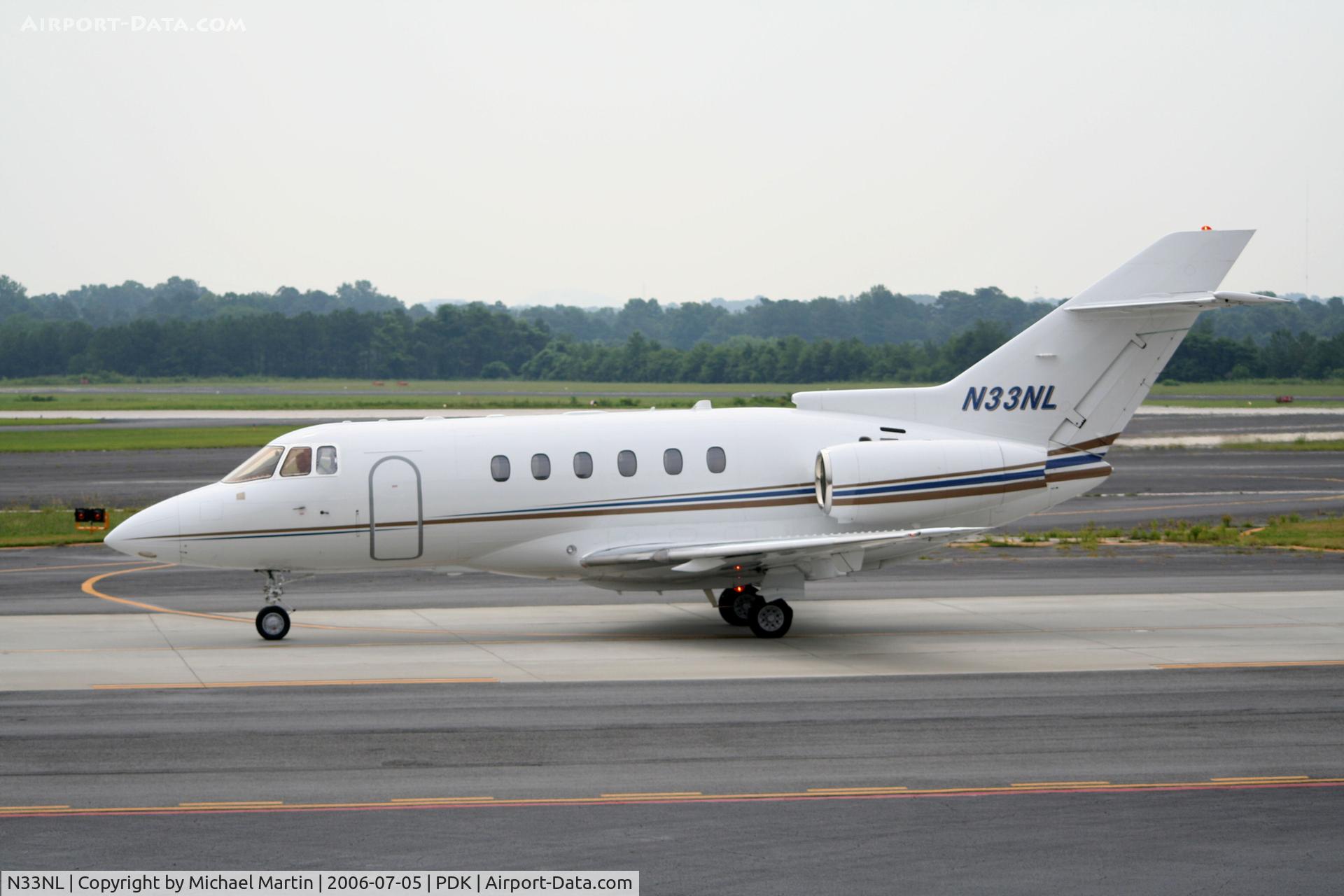 N33NL, 2003 Raytheon Hawker 800XP C/N 258643, Taxing to 20L