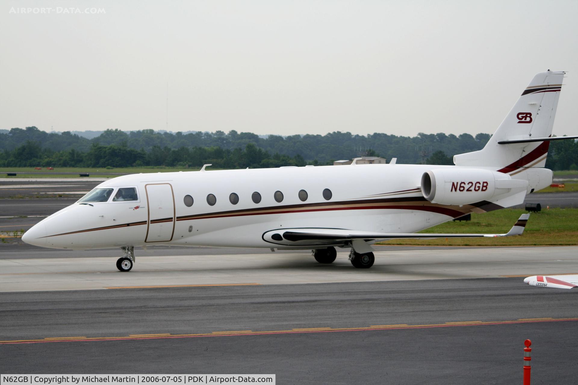 N62GB, 2007 Israel Aircraft Industries Gulfstream 200 C/N 175, Taxing to Epps Air Service