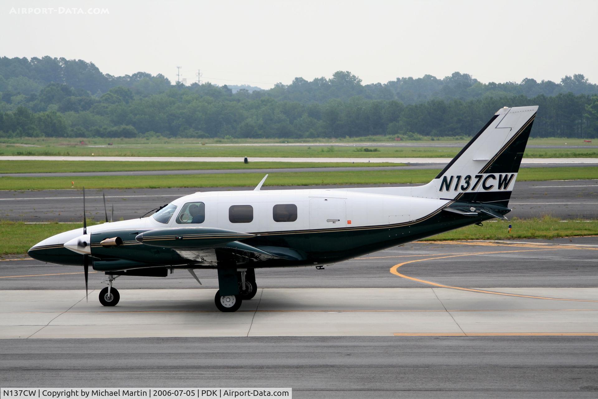 N137CW, 1979 Piper PA-31T1 C/N 31T-7904052, Taxing to Signature Air