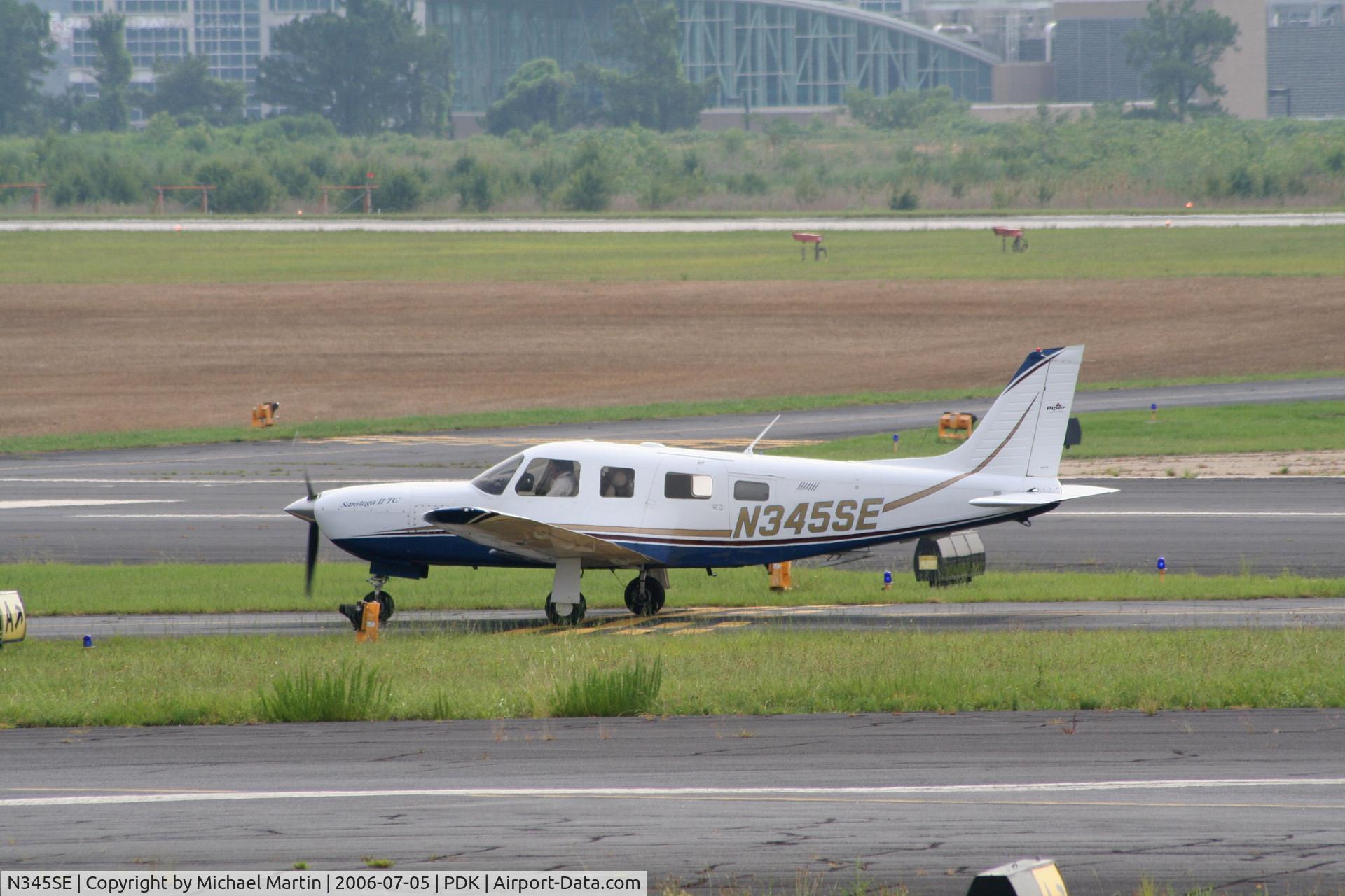 N345SE, 2004 Piper PA-32R-301T Turbo Saratoga C/N 3257345, Taxing to Signature Air
