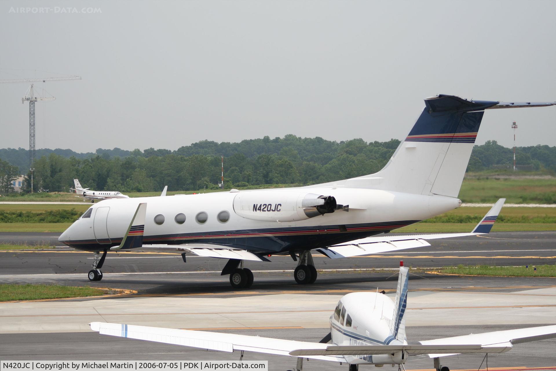 N420JC, 1981 Gulfstream Aerospace G-1159A Gulfstream III C/N 326, Taxing from Mercury Air Service