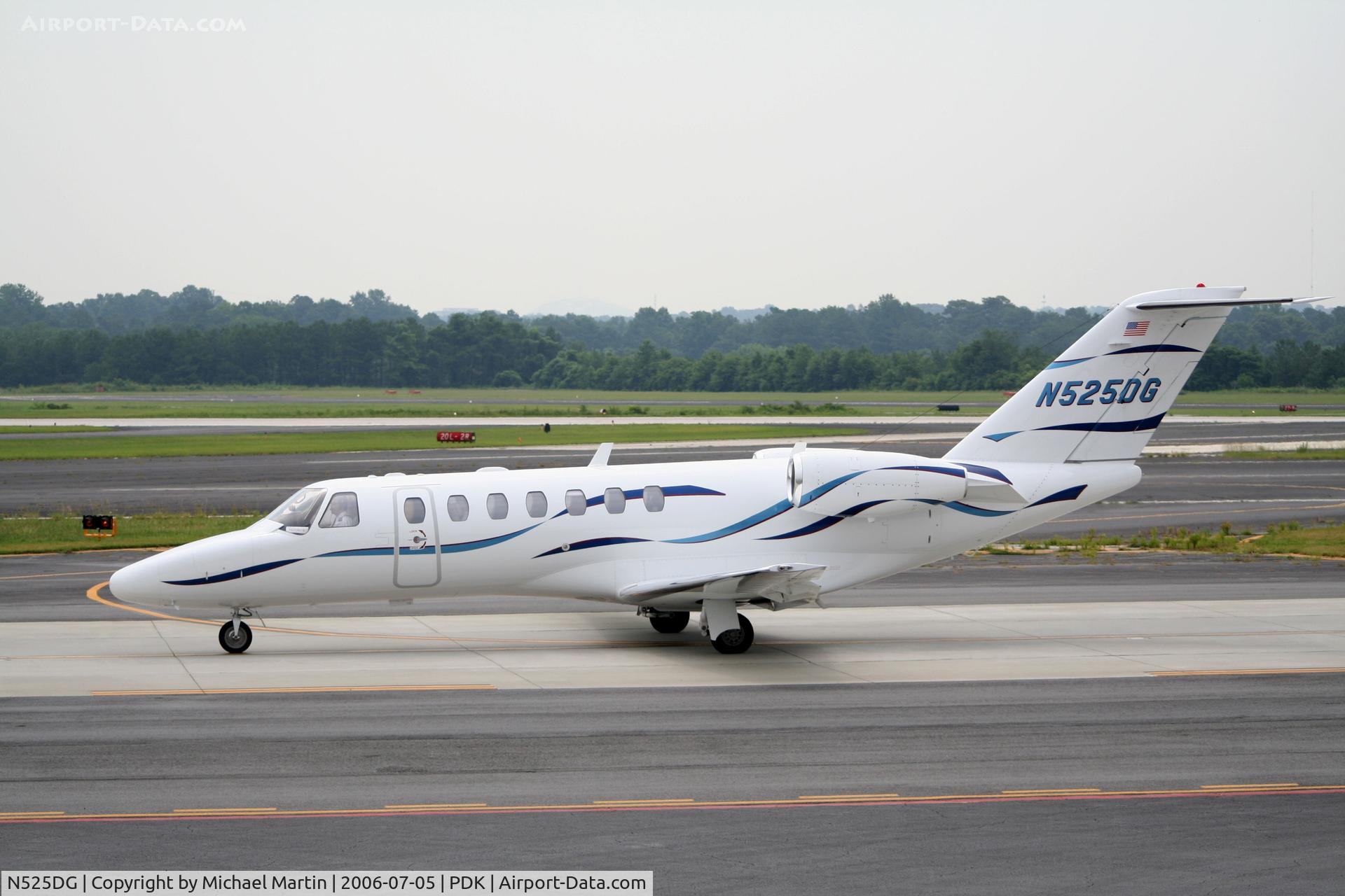 N525DG, 2005 Cessna 525B CitationJet CJ3 C/N 525B0039, Taxing to Epps Air Service - Nice Paint!