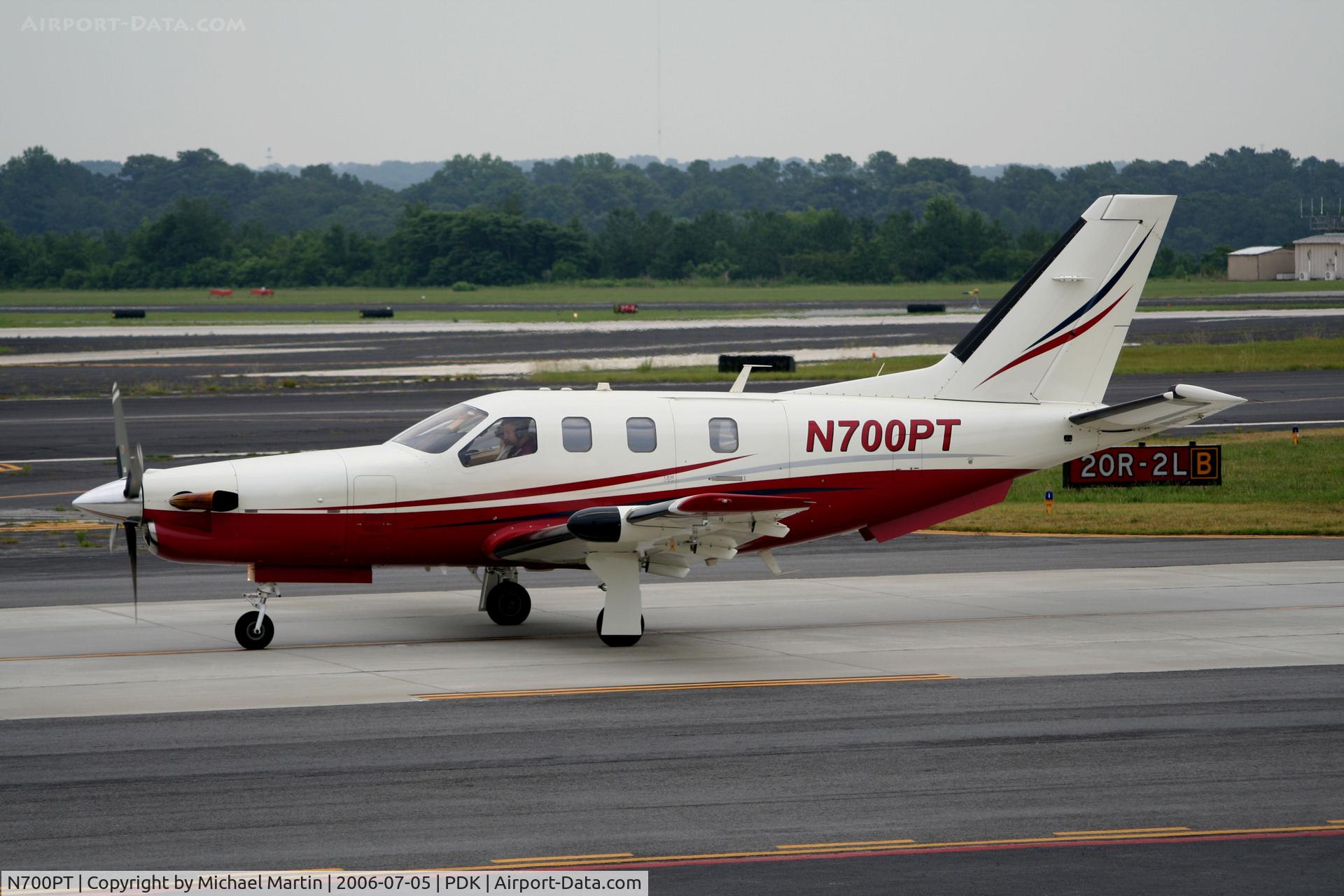 N700PT, 2003 Socata TBM-700 C/N 268, Taxing to Epps Air Service