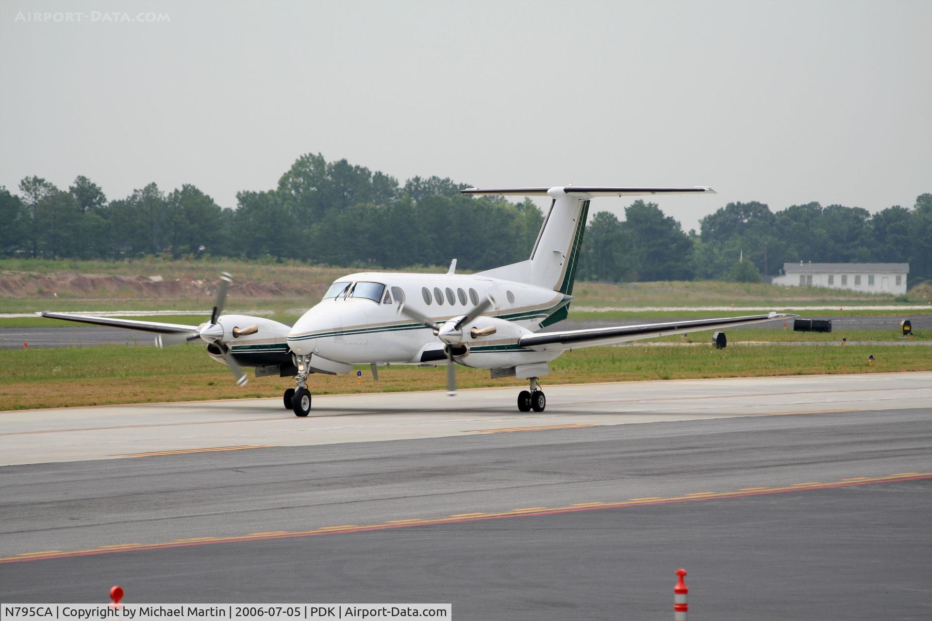 N795CA, 1979 Beech 200 C/N BB-559, Taxing back from flight