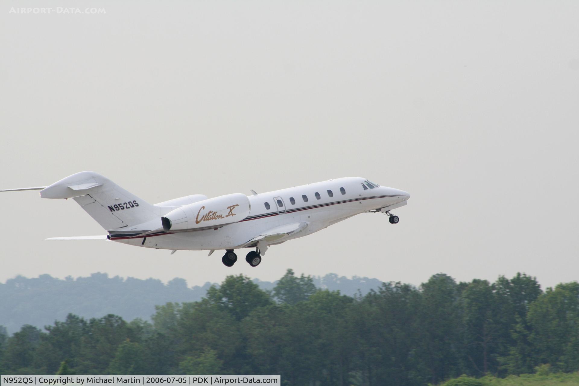 N952QS, 2002 Cessna 750 Citation X Citation X C/N 750-0200, Departing 20L - Gear Up!