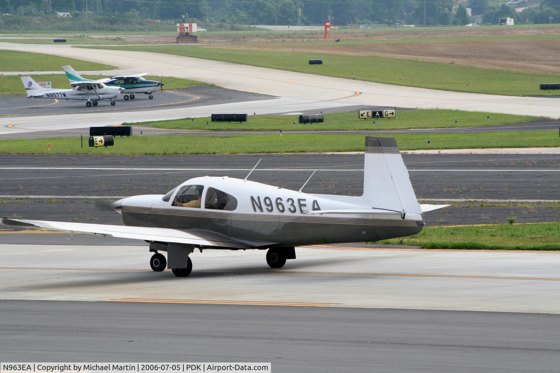N963EA, 1962 Mooney M20C Ranger C/N 2256, Taxing to Epps Air Service