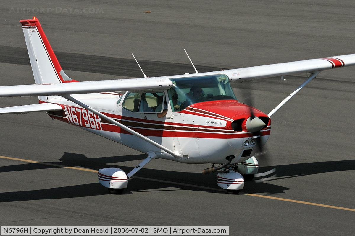 N6796H, 1975 Cessna 172M C/N 17265584, 1975 Cessna 172M taxiing to RWY 21 at Santa Monica Municipal Airport (KSMO) - Santa Monica, California.
