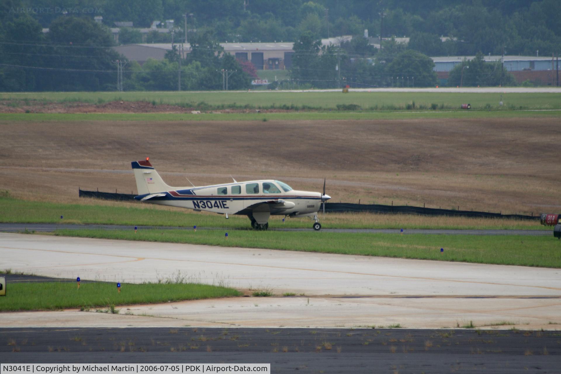 N3041E, 2011 Cessna 208B Grand Caravan C/N 208B2278, Taxing to Runway 20R