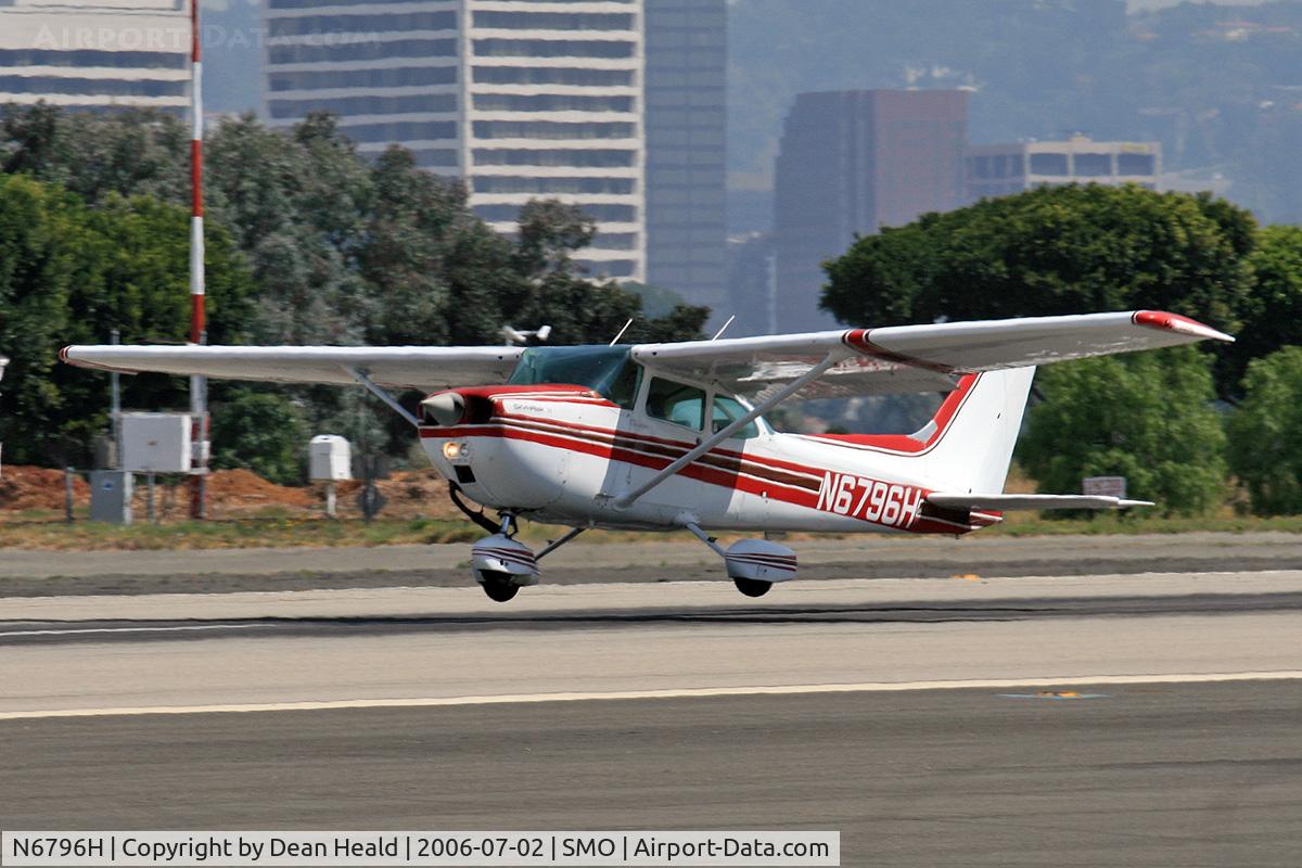 N6796H, 1975 Cessna 172M C/N 17265584, 1975 Cessna 172M N6796H taking off from RWY 21 at Santa Monica Municipal Airport (KSMO) - Santa Monica, California.