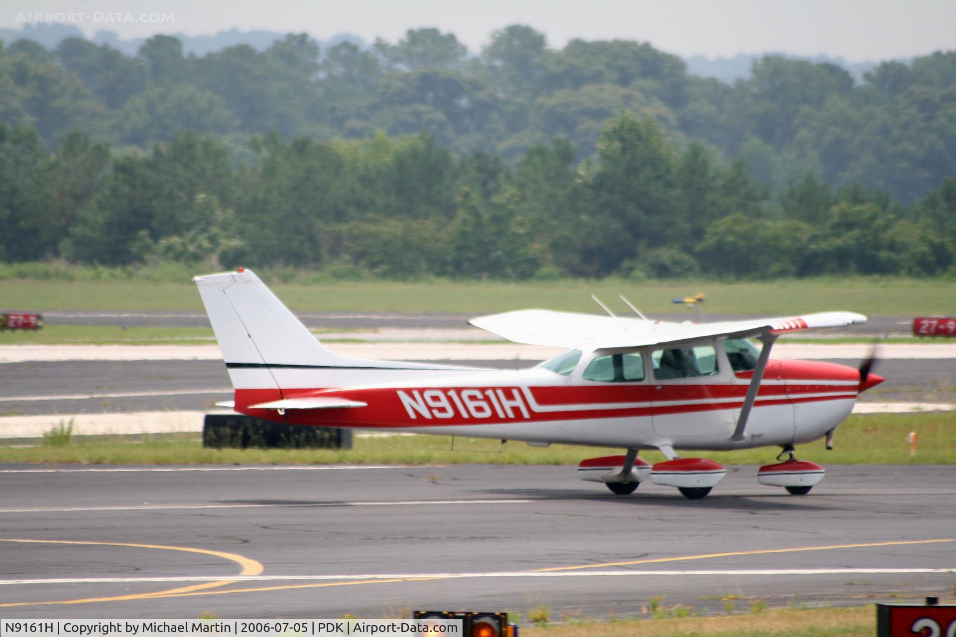 N9161H, 1975 Cessna 172M C/N 17265985, Departing Runway 20R