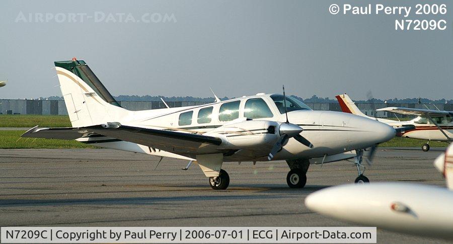 N7209C, 1984 Beech 58 Baron C/N TH-1424, All loaded up, and engine one turning