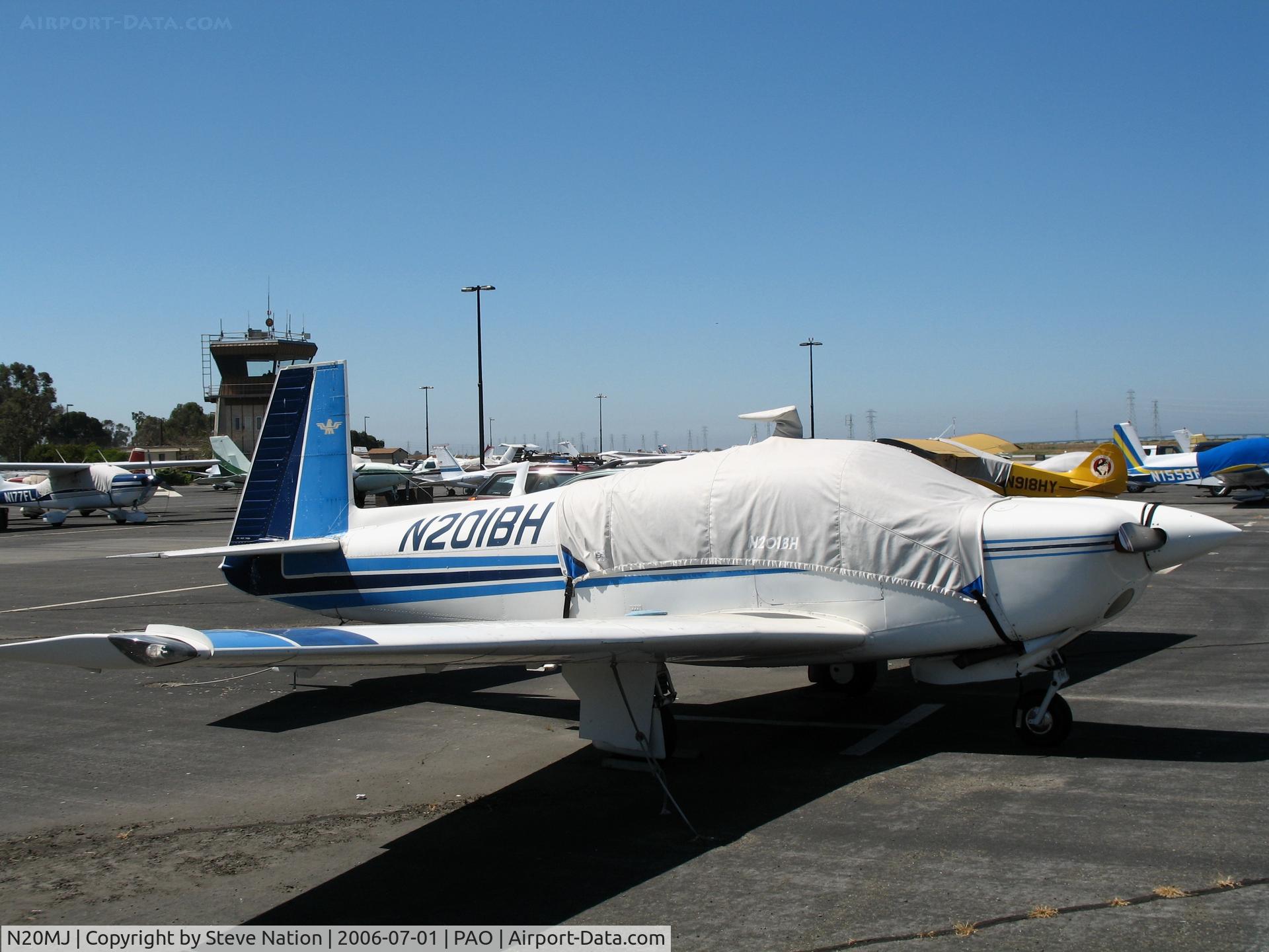 N20MJ, 1987 Mooney M20J 201 C/N 24-1500, 1976 Mooney M20J with cockpit covered in sunshine @ Palo Alto Municipal Airport, CA