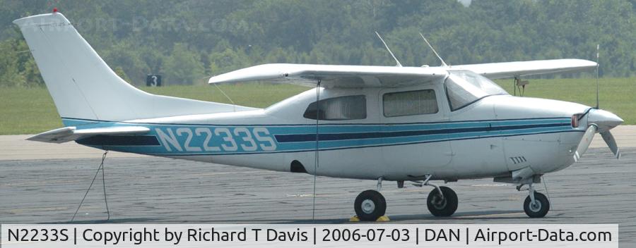 N2233S, 1976 Cessna 210L Centurion C/N 21061178, 1976 Cessna 210L in Danville Va.