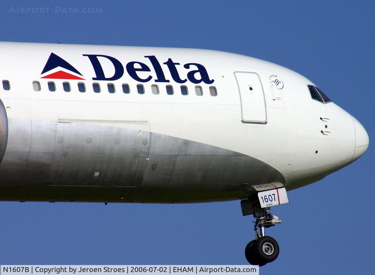 N1607B, 2000 Boeing 767-332 C/N 30388, 