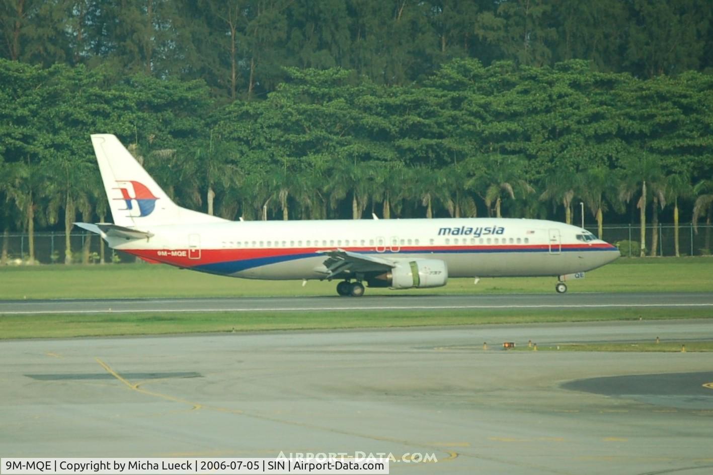 9M-MQE, Boeing 737-4H6 C/N 26462, Just touched down at Changi - thrust reversers deployed