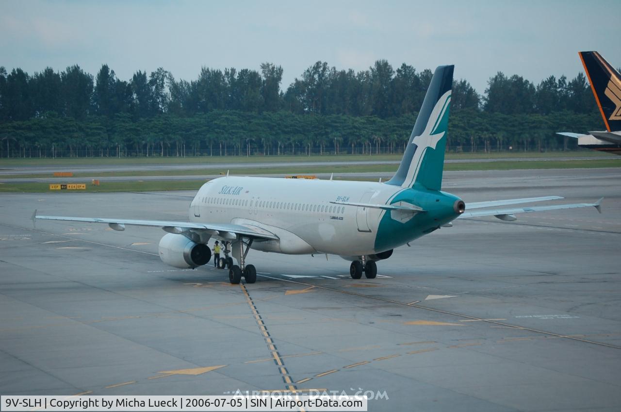 9V-SLH, 2005 Airbus A320-232 C/N 2517, Leaving Singapore
