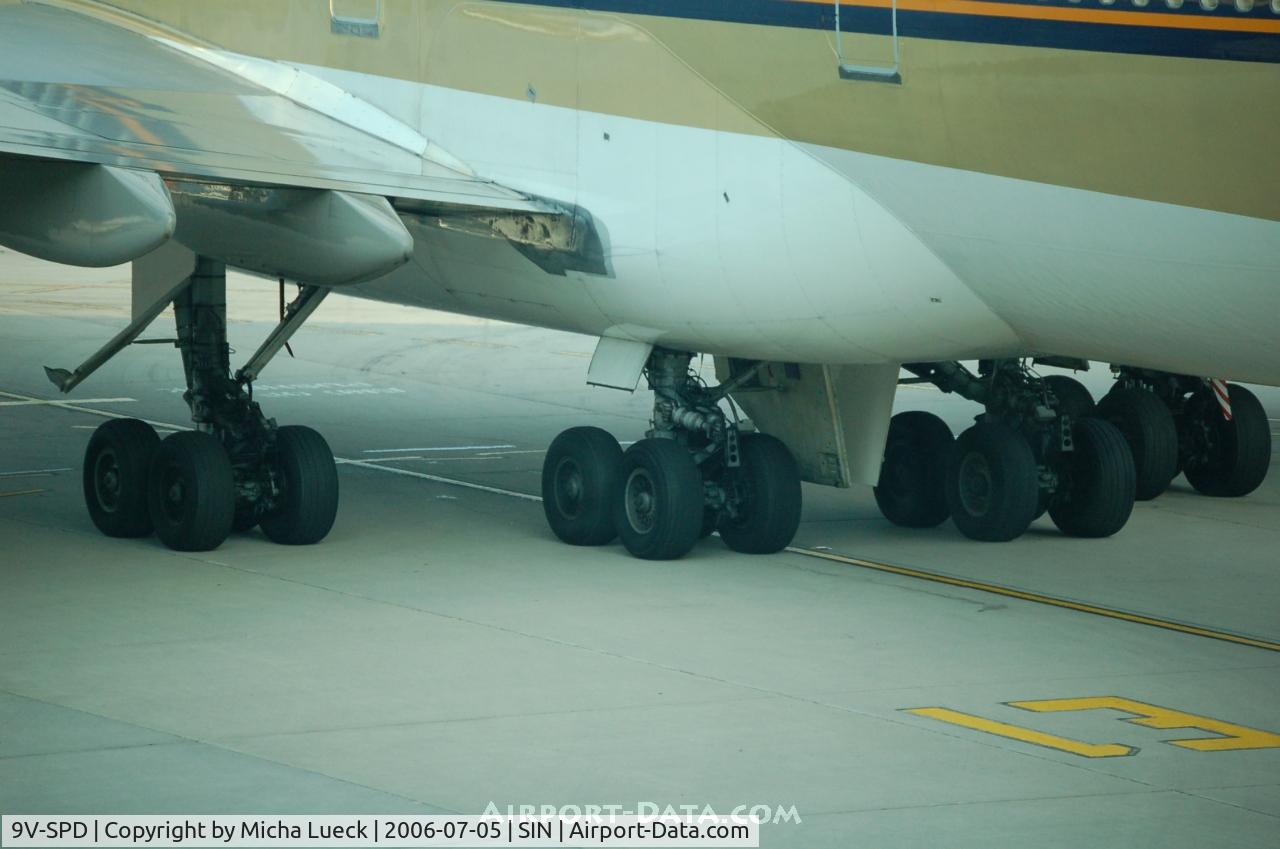 9V-SPD, Boeing 747-412 C/N 26552, The landing gear of a B 747-400 has to endure enormous weights