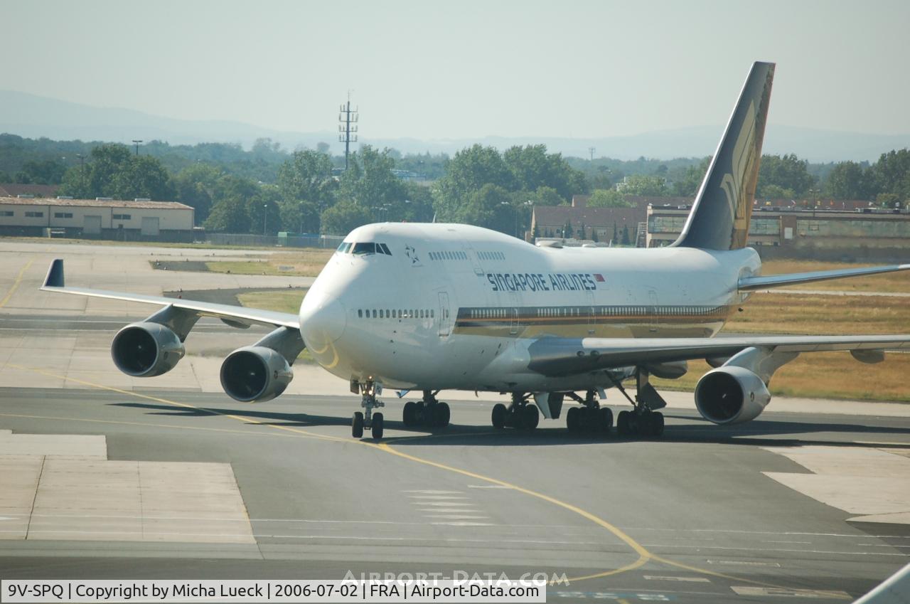 9V-SPQ, Boeing 747-412 C/N 28025, Just arriving in Frankfurt for a brief stop on the way from JFK to Singapore Changi