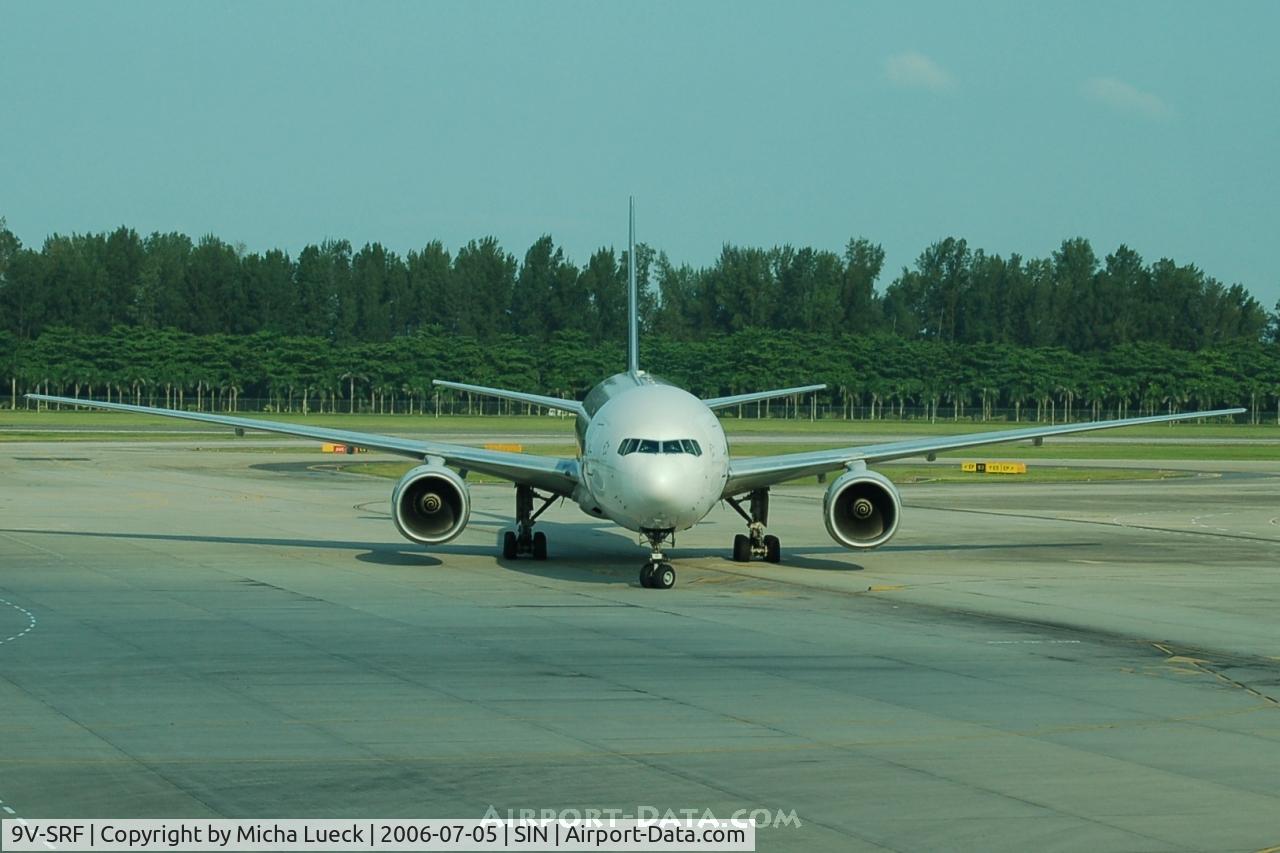 9V-SRF, 2001 Boeing 777-212/ER C/N 28521, Taxiing to the gate