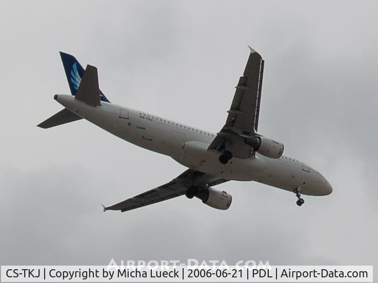 CS-TKJ, 1998 Airbus A320-212 C/N 795, On finals at Ponta Delgada/Azores