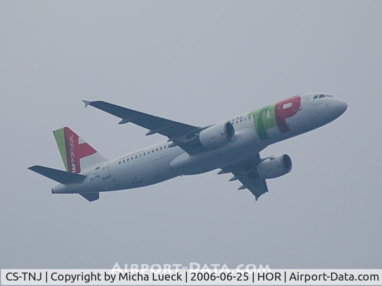 CS-TNJ, 2000 Airbus A320-214 C/N 1181, Cloudy and grey in the morning. The same aircraft returned in the afternoon, and it was sunny (see my other pics)