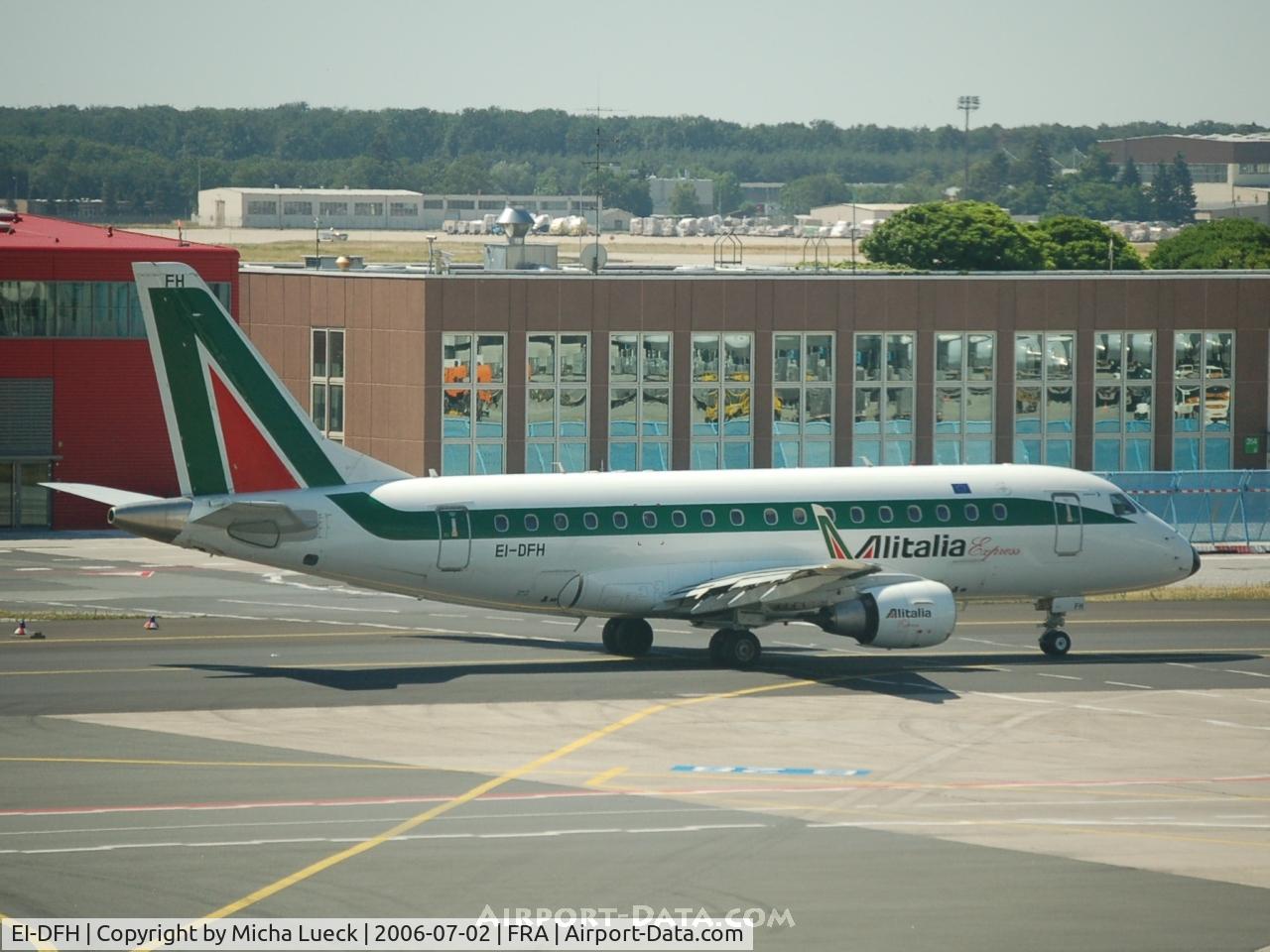 EI-DFH, 2004 Embraer 170LR (ERJ-170-100LR) C/N 17000009, Alitalia jet with Snoopy nose