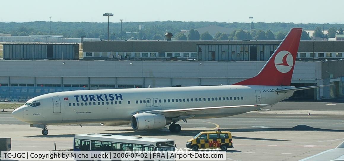 TC-JGC, 2001 Boeing 737-8F2 C/N 29787, Taxiing to the gate