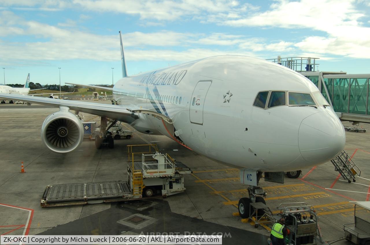ZK-OKC, 2006 Boeing 777-219/ER C/N 34377, Waiting for the flight to Singapore