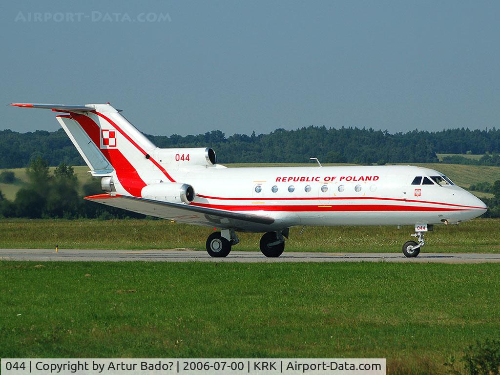 044, 1978 Yakovlev Yak-40 C/N 9840659, Poland Air Force - Republic Of Poland