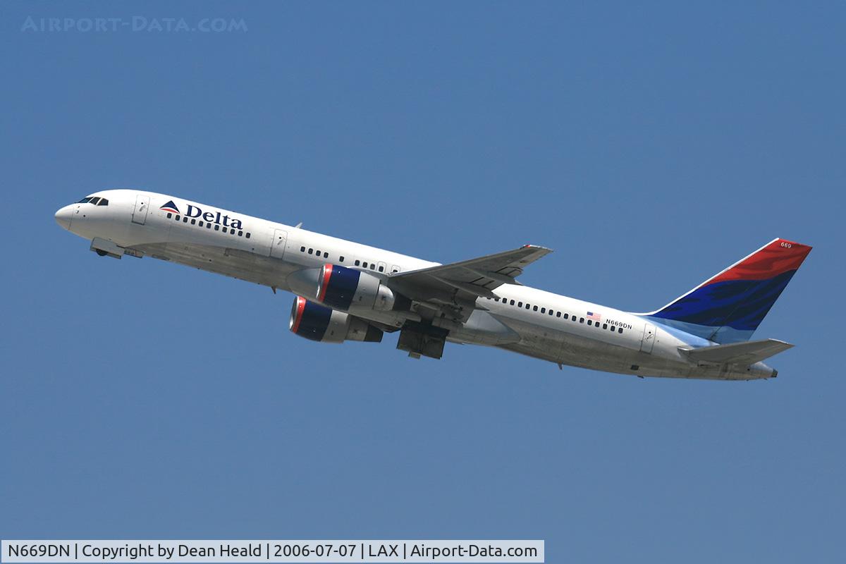 N669DN, 1991 Boeing 757-232 C/N 25142, Delta Airlines N669DN (FLT DAL1623) climbing out from RWY 25R enroute to Cincinnati Northern Kentucky Int'l (KCVG).