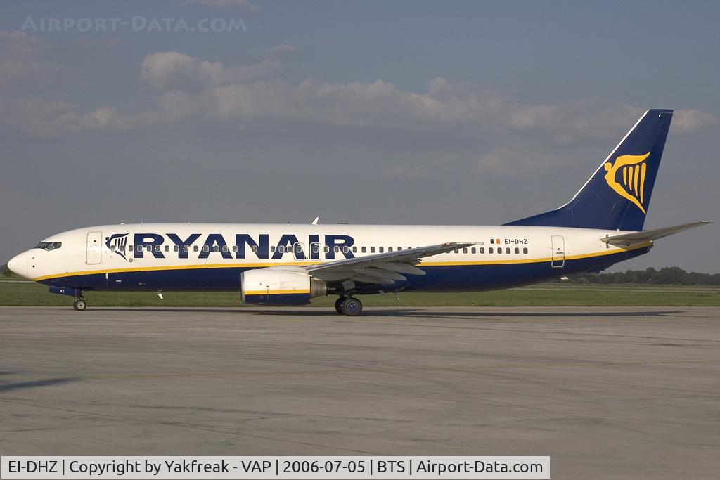 EI-DHZ, 2005 Boeing 737-8AS C/N 33583, Ryanair Boeing 737-800 taxying to the runway