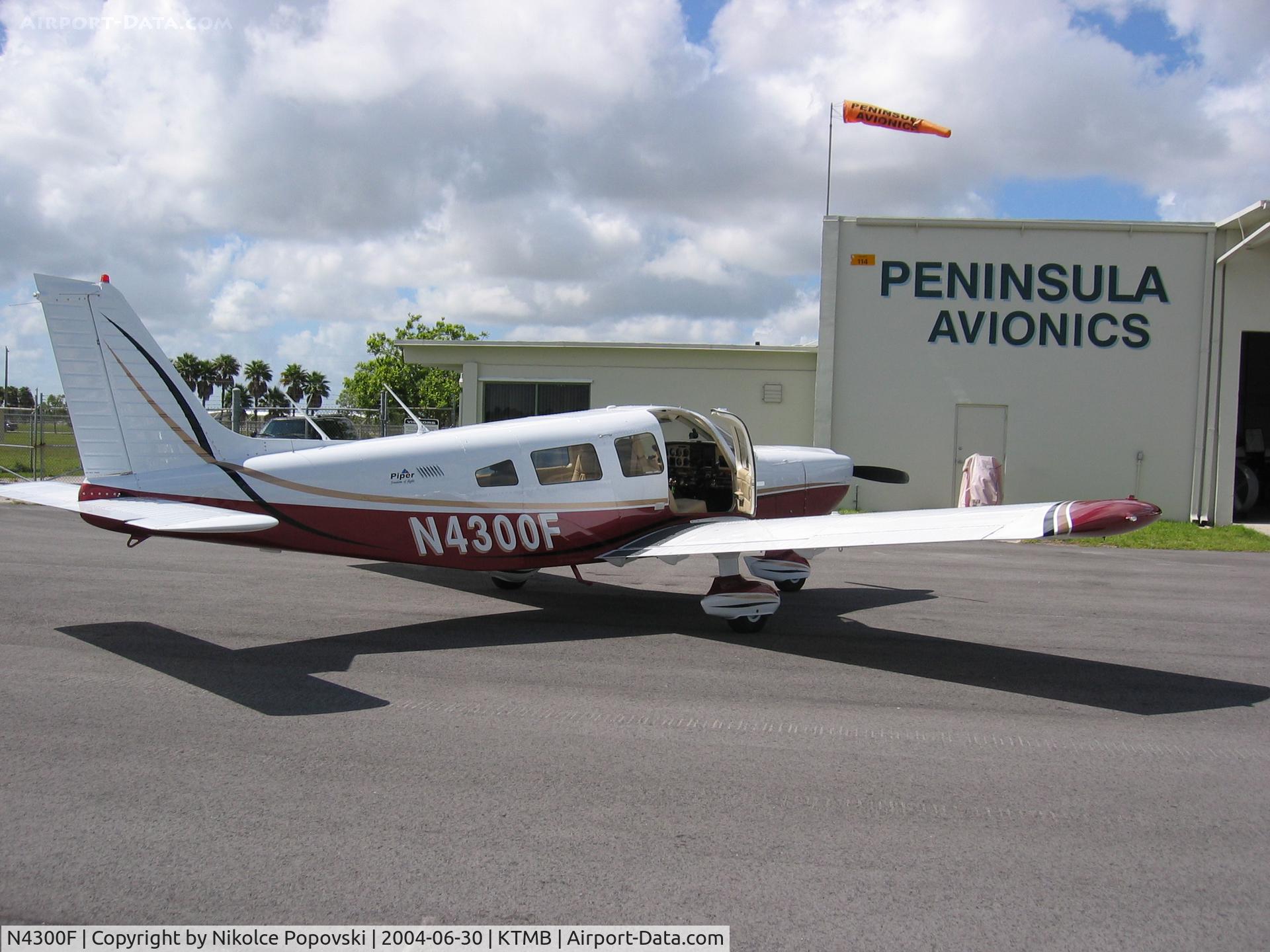N4300F, 1976 Piper PA-32-300 Cherokee Six C/N 32-7640112, Piper Cherokee Six in front of Peninsula Avionics (new paint)