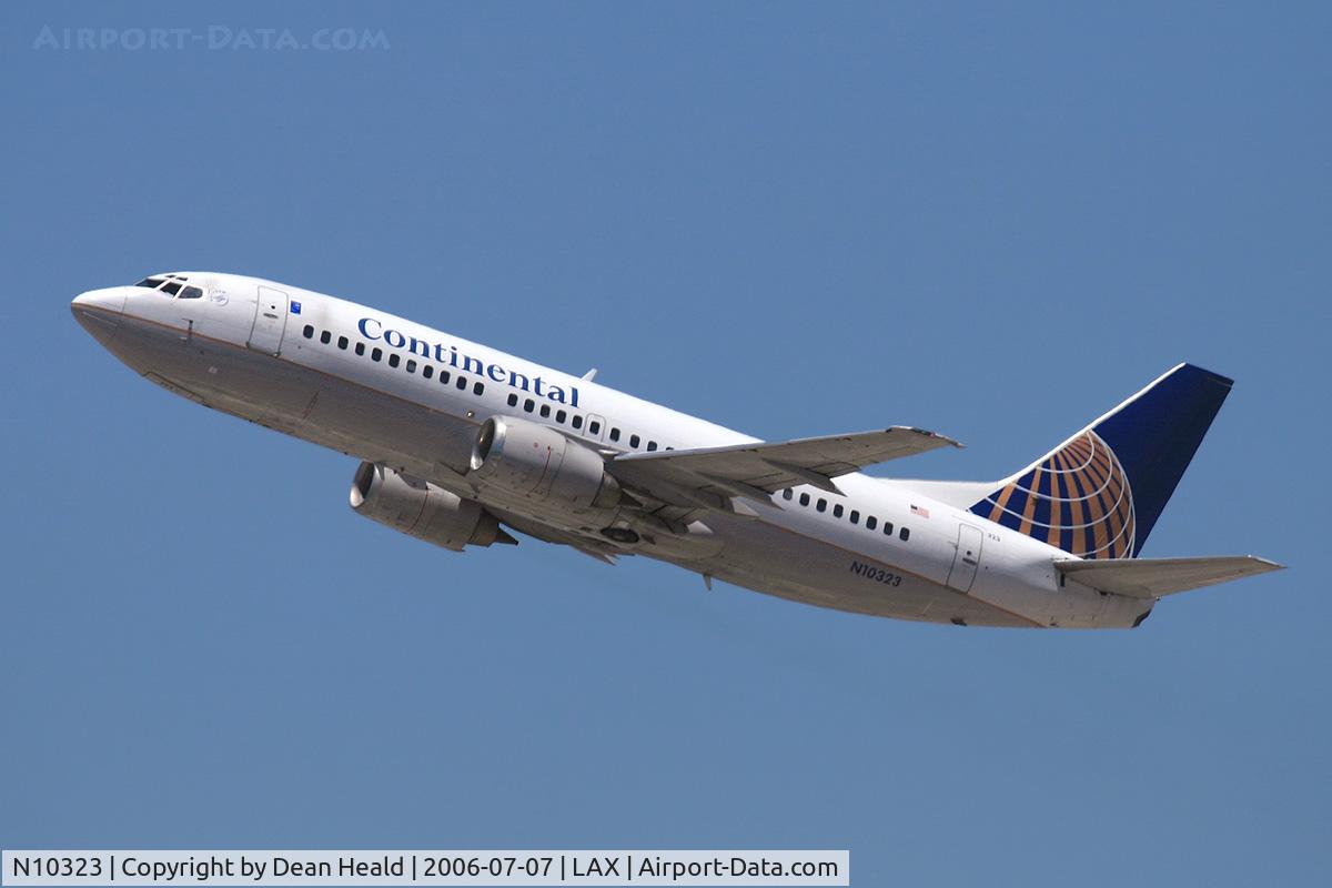 N10323, 1986 Boeing 737-3TO C/N 23374, Continental Airlines N10323 (FLT COA731) climbing out from RWY 25R enroute to George Bush Intercontinental Houston (KIAH).