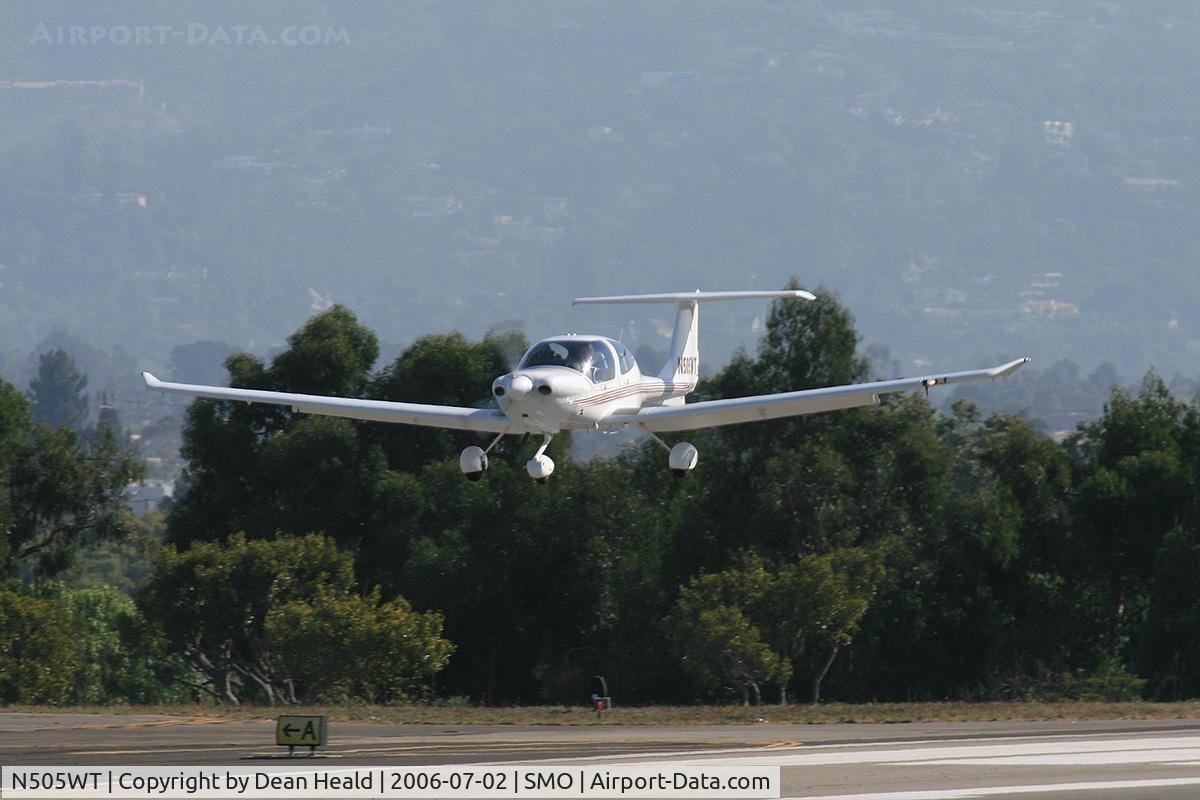 N505WT, 2002 Diamond DA-40 Diamond Star C/N 40.202, 2002 Diamond DA40 N505WT on final approach to RWY 21 at Santa Monica Municipal Airport (KSMO) - Santa Monica, California.