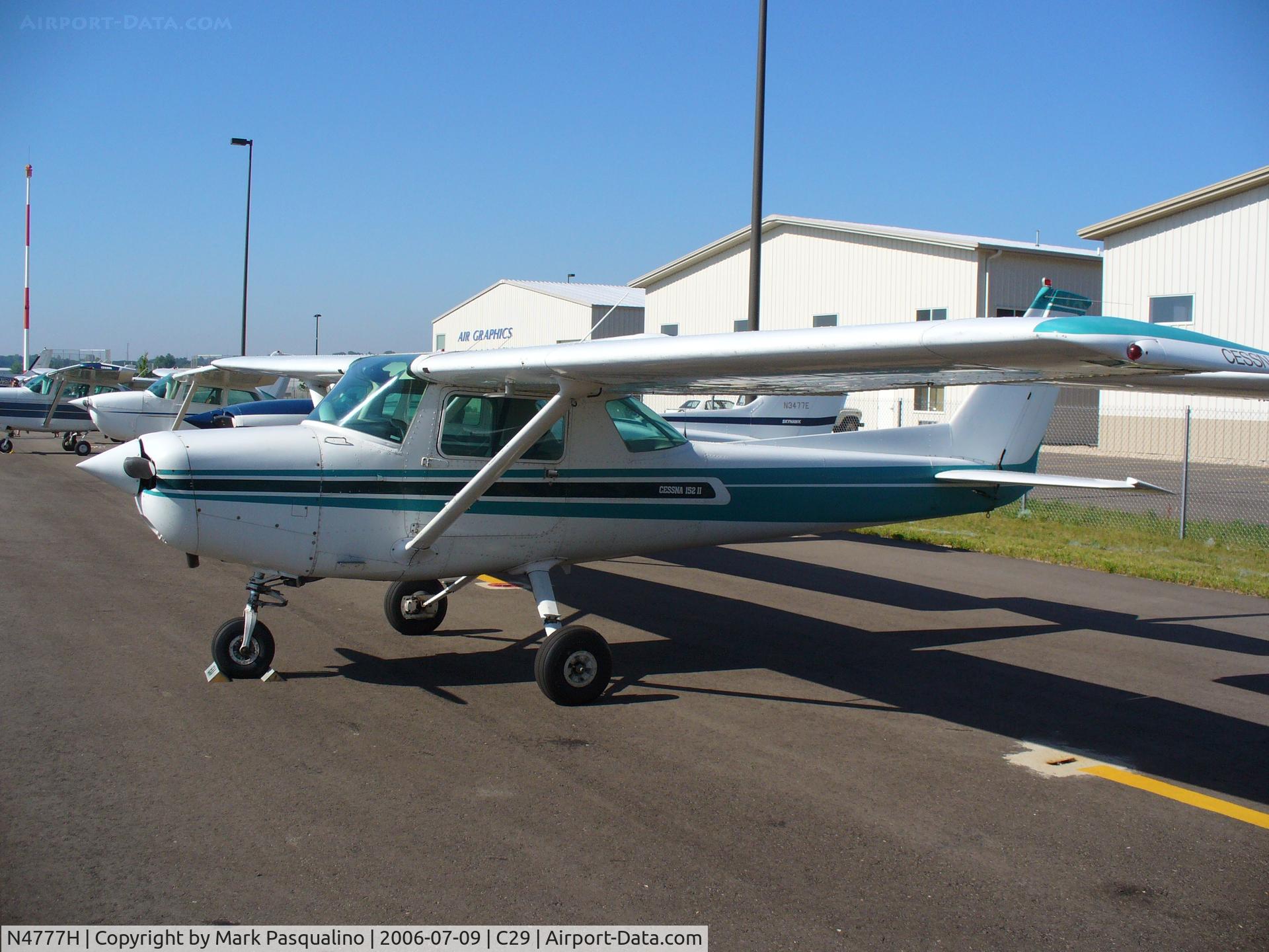 N4777H, 1979 Cessna 152 C/N 15283978, Cessna 152