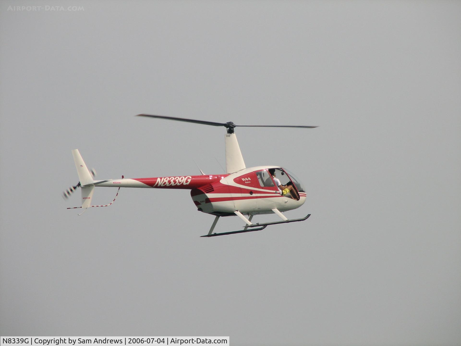 N8339G, 1996 Robinson R44 C/N 0243, Next in the landing sequence