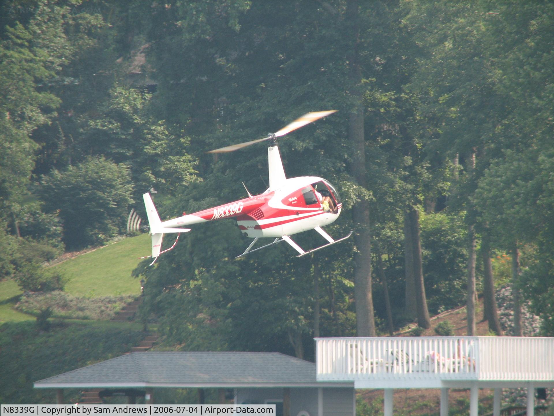 N8339G, 1996 Robinson R44 C/N 0243,  the flare