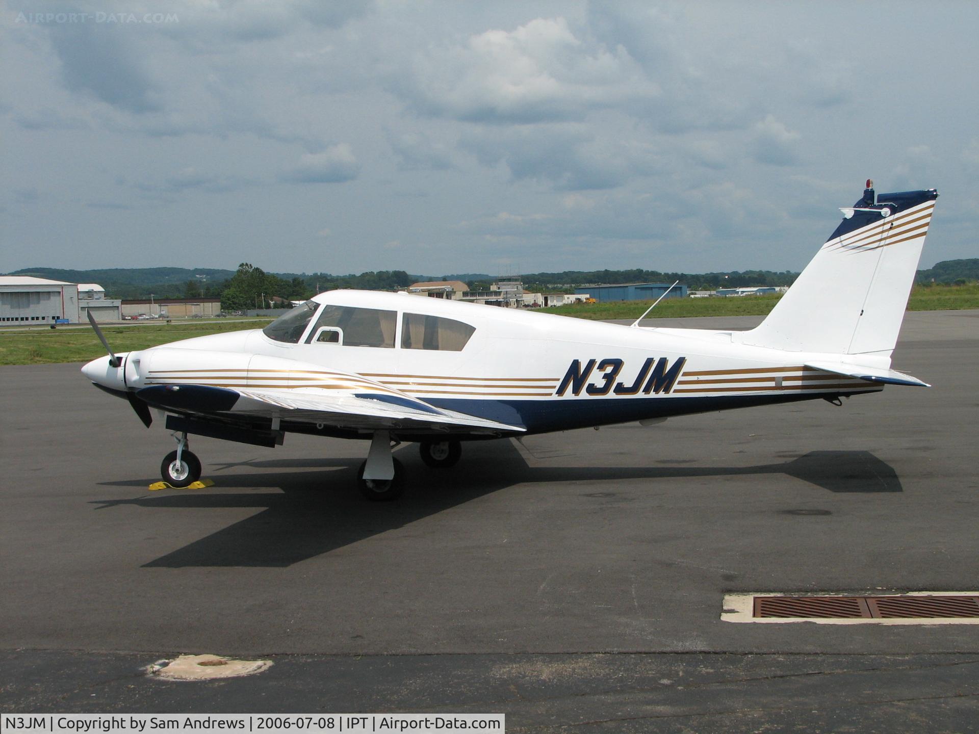 N3JM, 2006 Cessna 525B C/N 525B0102, GA Ramp at Williamsport