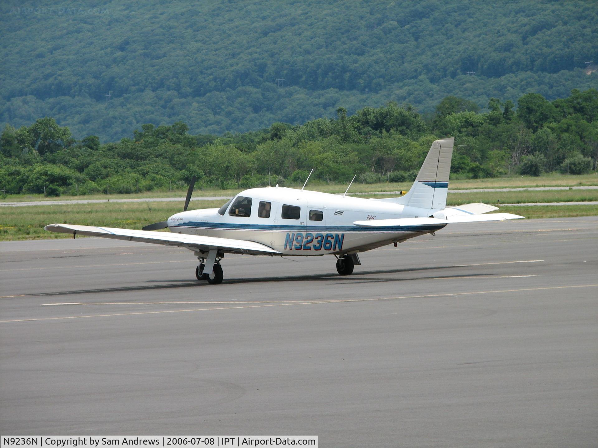 N9236N, 1993 Piper PA-32R-301 C/N 3213068, GA Ramp at Williamsport