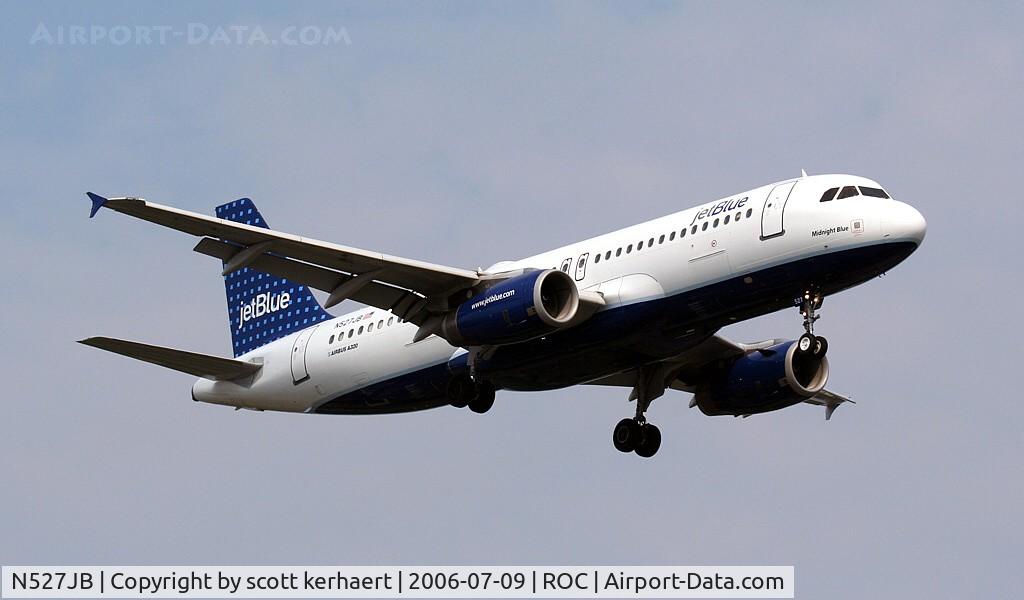 N527JB, 2001 Airbus A320-232 C/N 1557, landing 22