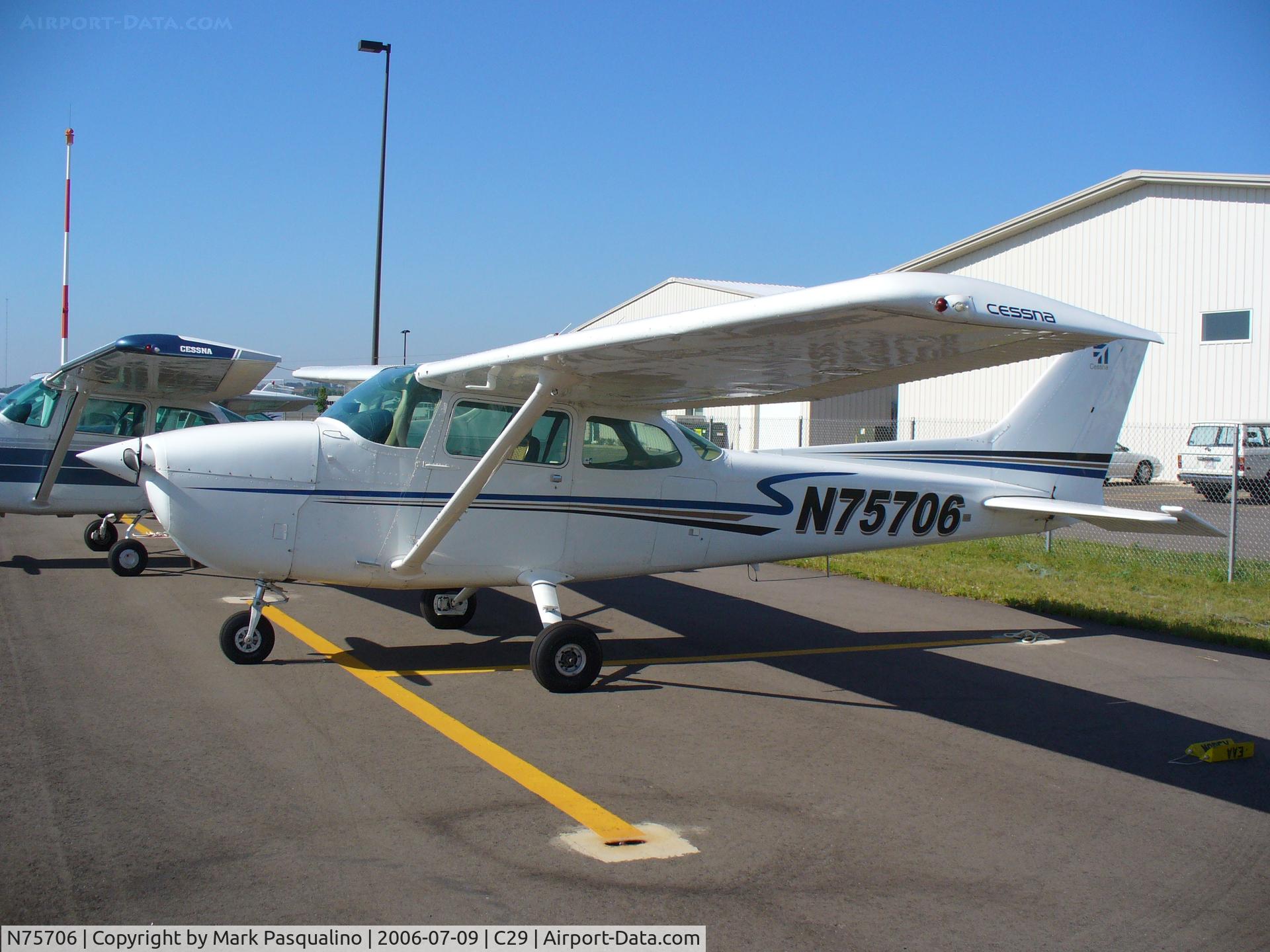 N75706, 1976 Cessna 172N C/N 17267888, Cessna 172N