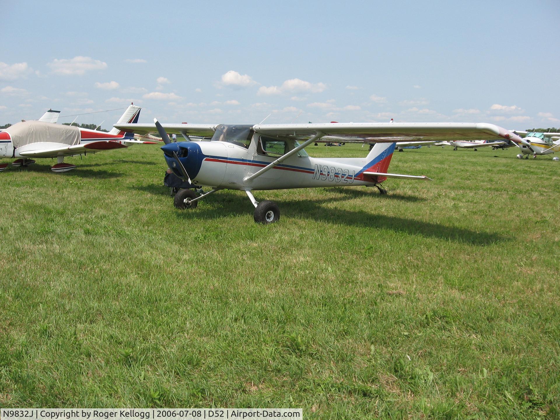 N9832J, 1975 Cessna A150M Aerobat C/N A1500641, Cessna 150 Aerobat Tailwheel at Geneseo, July 2006