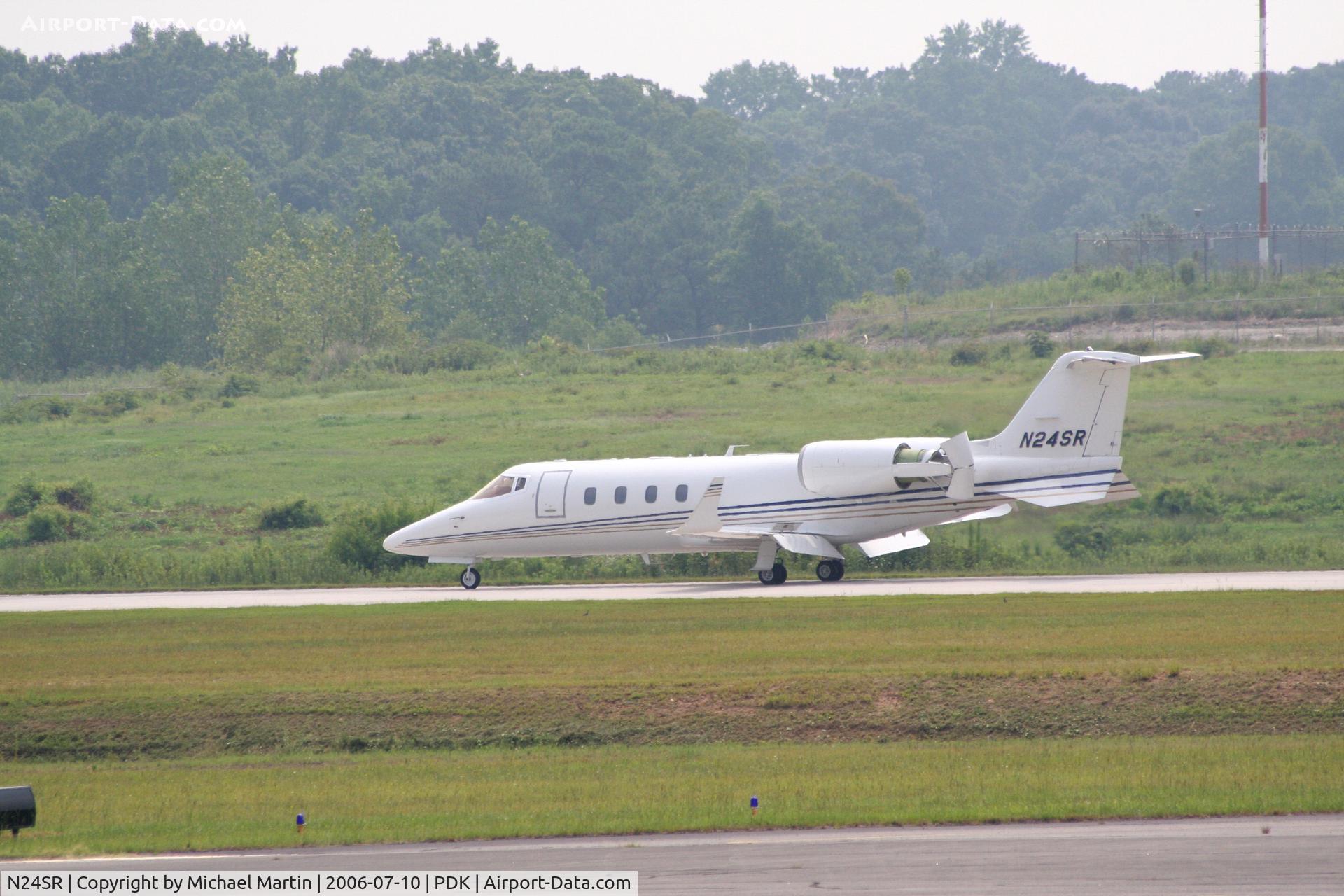 N24SR, 2001 Learjet 60 C/N 234, Landing 2R with airbrakes extended