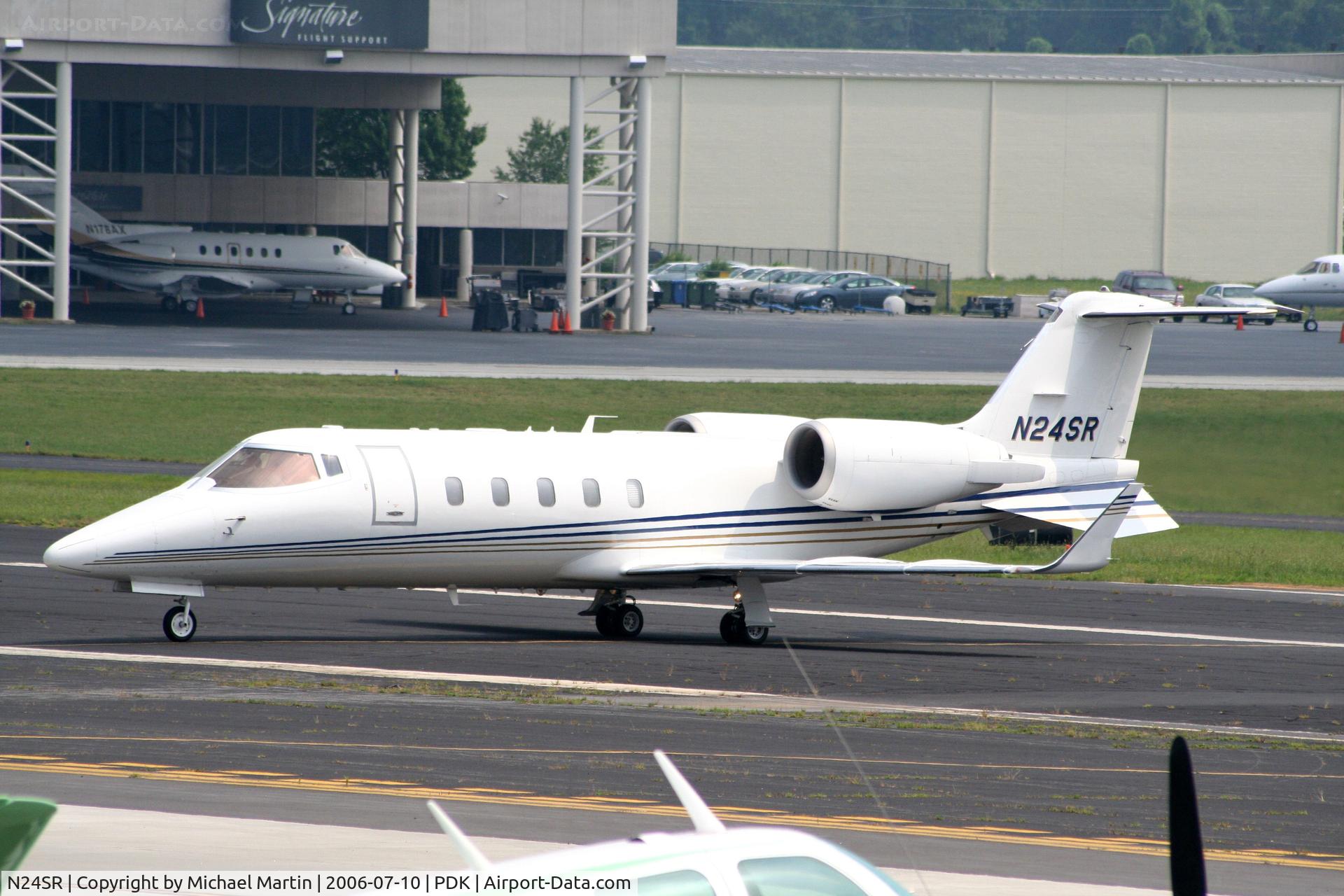 N24SR, 2001 Learjet 60 C/N 234, Taxing to Epps Air Service