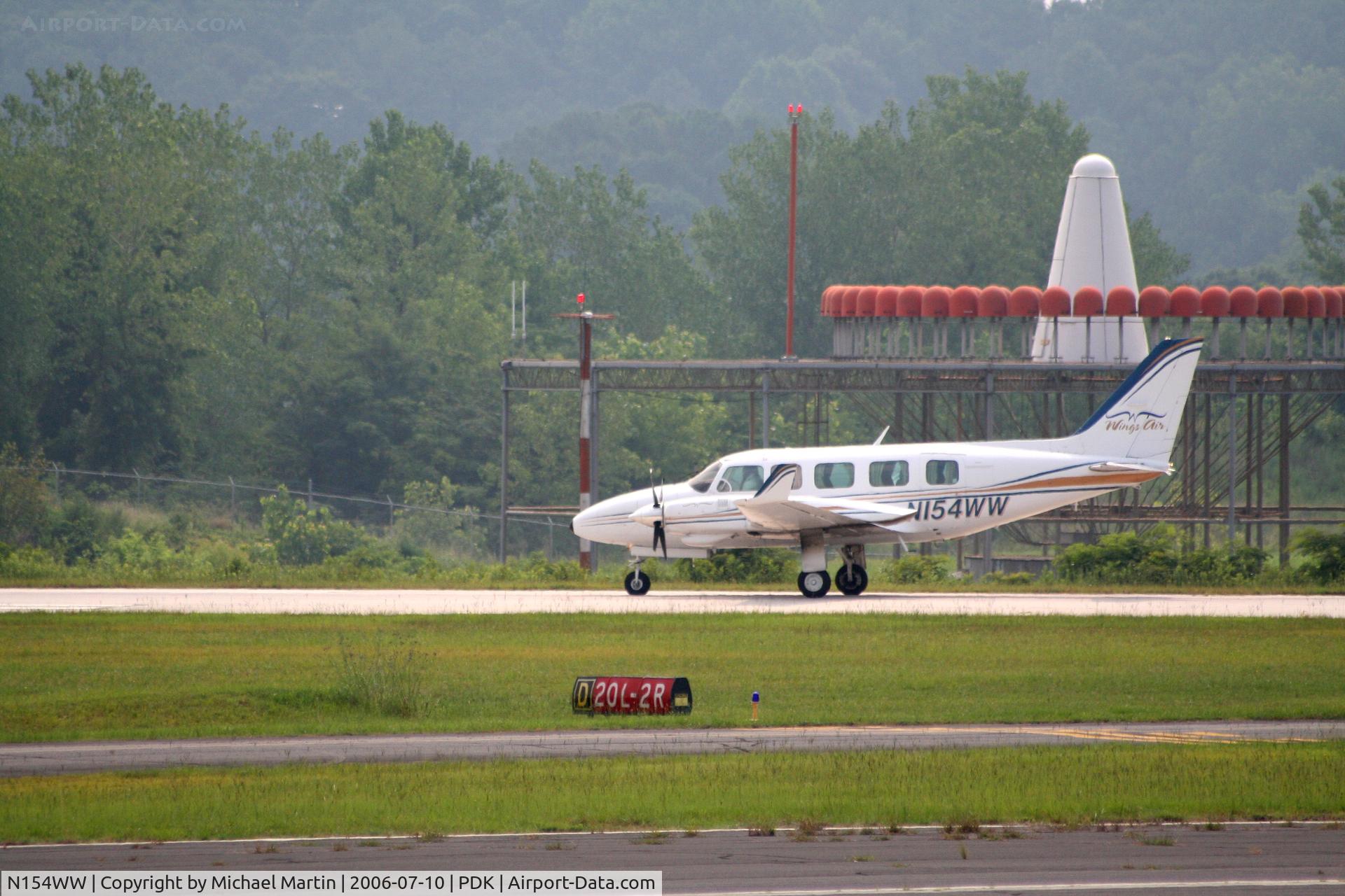 N154WW, Piper PA-31-350 Chieftain C/N 31-7952230, Landing 2L