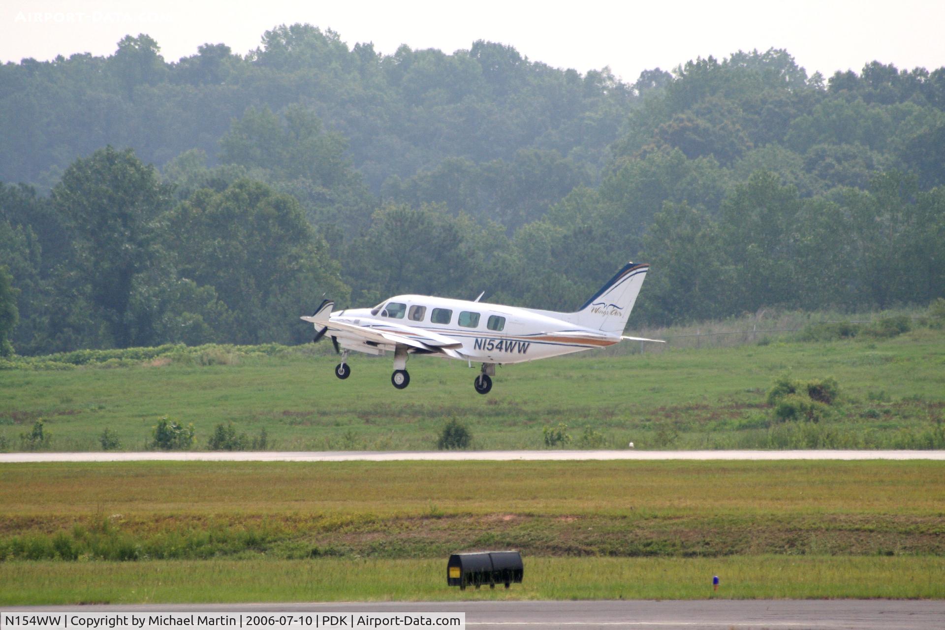 N154WW, Piper PA-31-350 Chieftain C/N 31-7952230, Departing 2L