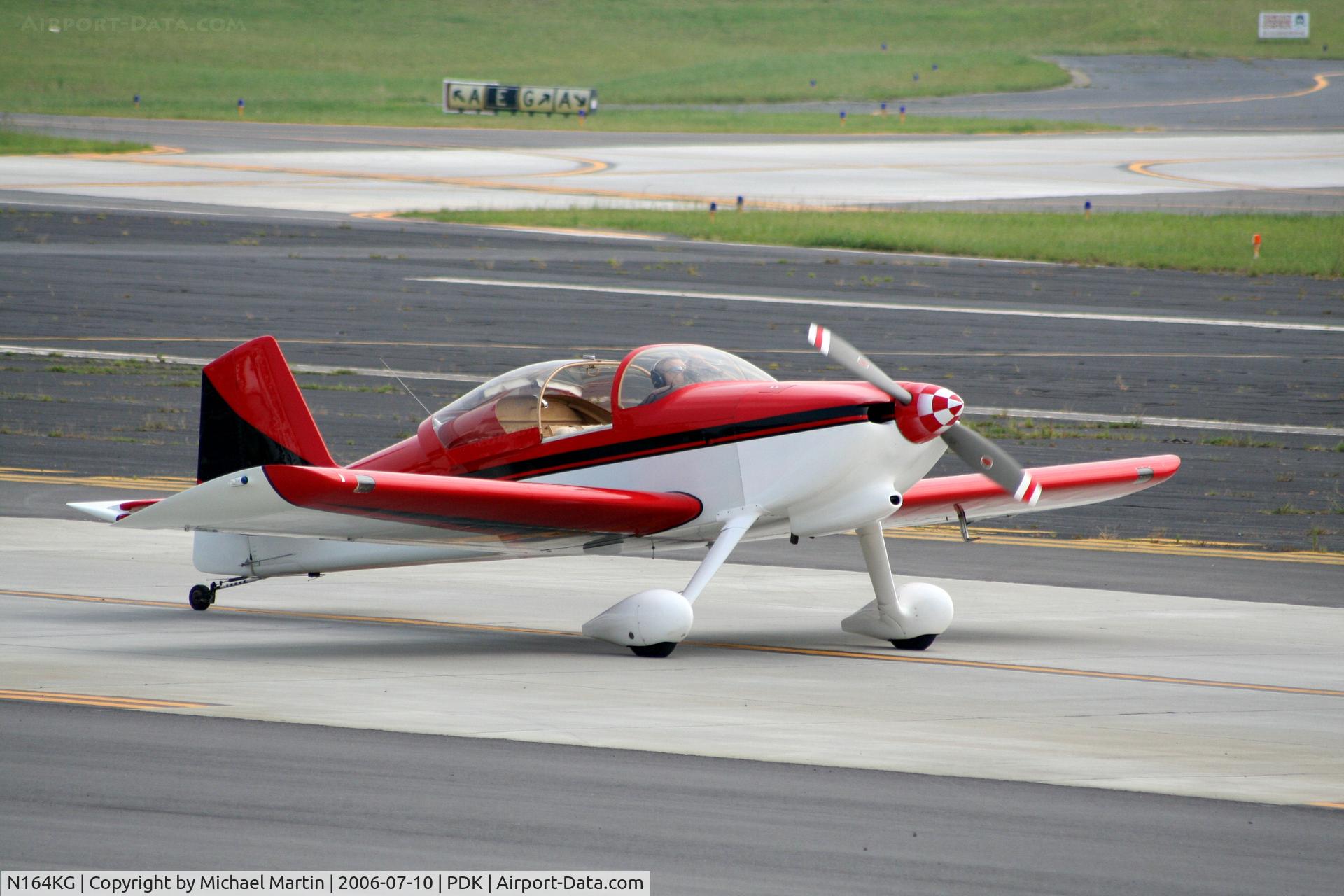 N164KG, Vans RV-6 C/N 60365, Taxing from Epps Air Service