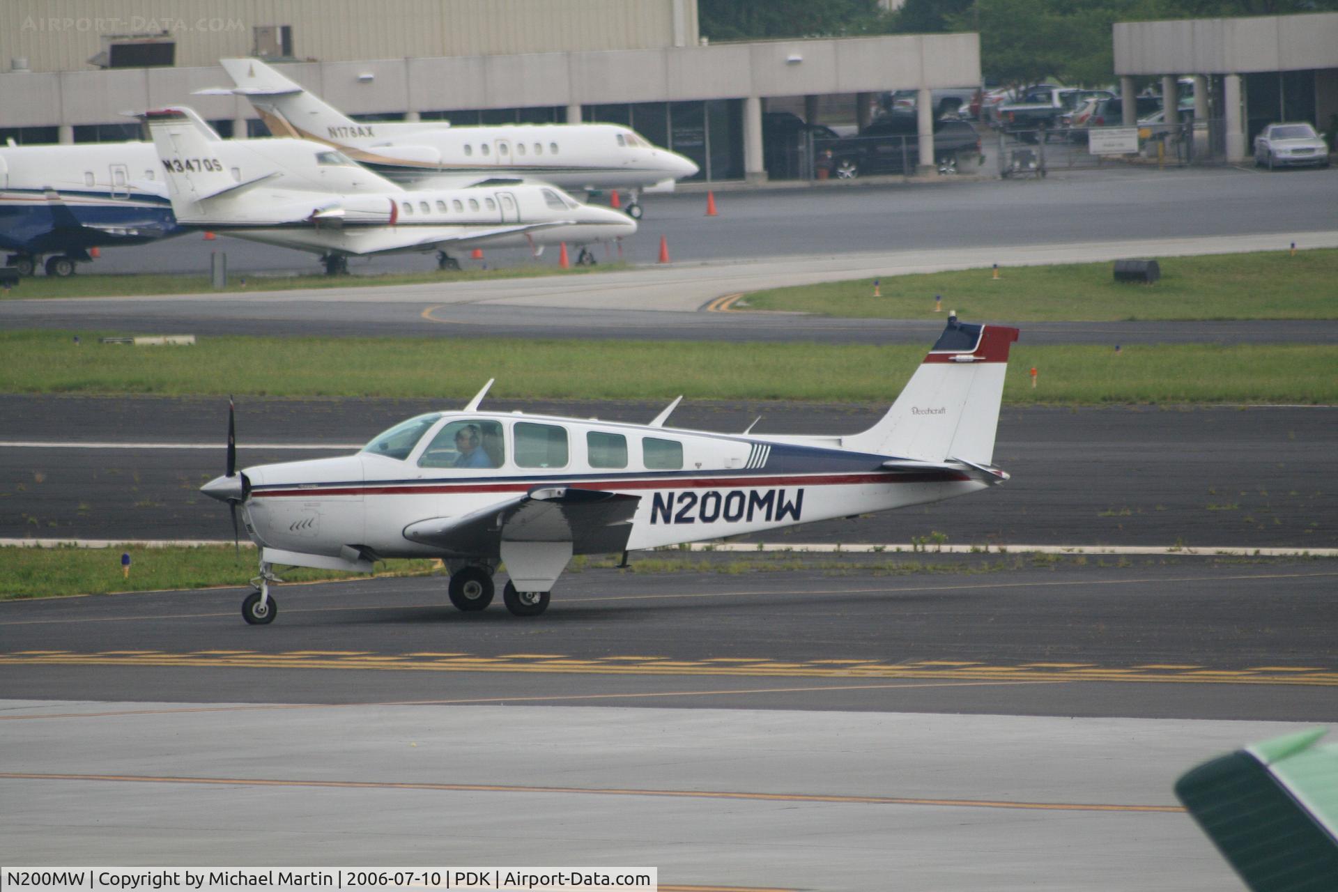 N200MW, 1977 Beech A36 Bonanza 36 C/N E-1063, Taxing to Epps Air Service